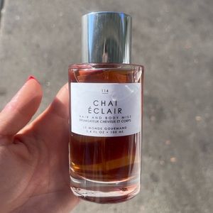Chai eclair hair and body mist - urban outfitters - le monde gourmand
